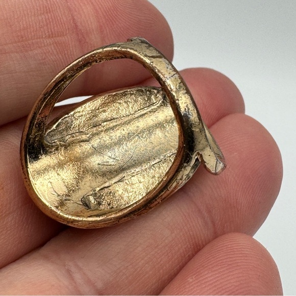 Gold-Tone Statement Ring w/ Cream Oval Plastic Stone – Size 7.25 - Picture 2 of 9